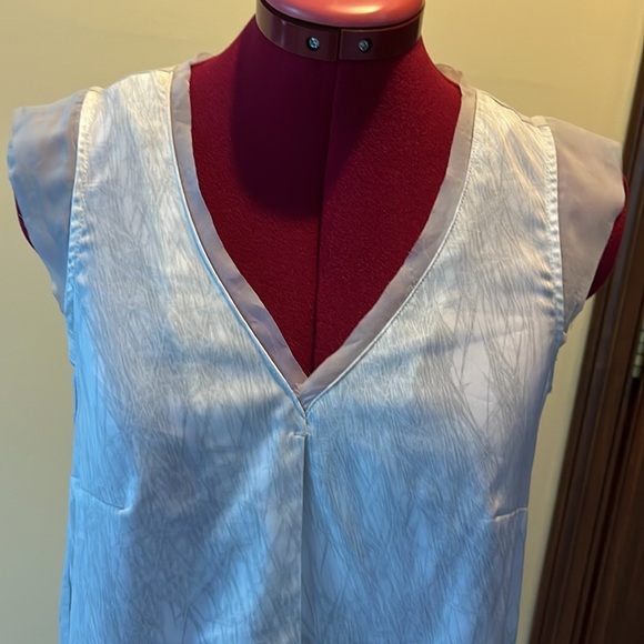 Vera Wang  Top  tank top  Light gray   Whiskered pattern / Sheer Edges  Size S - Picture 4 of 10